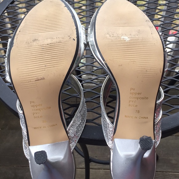 💫 Silver Sequined Heels - Picture 3 of 5